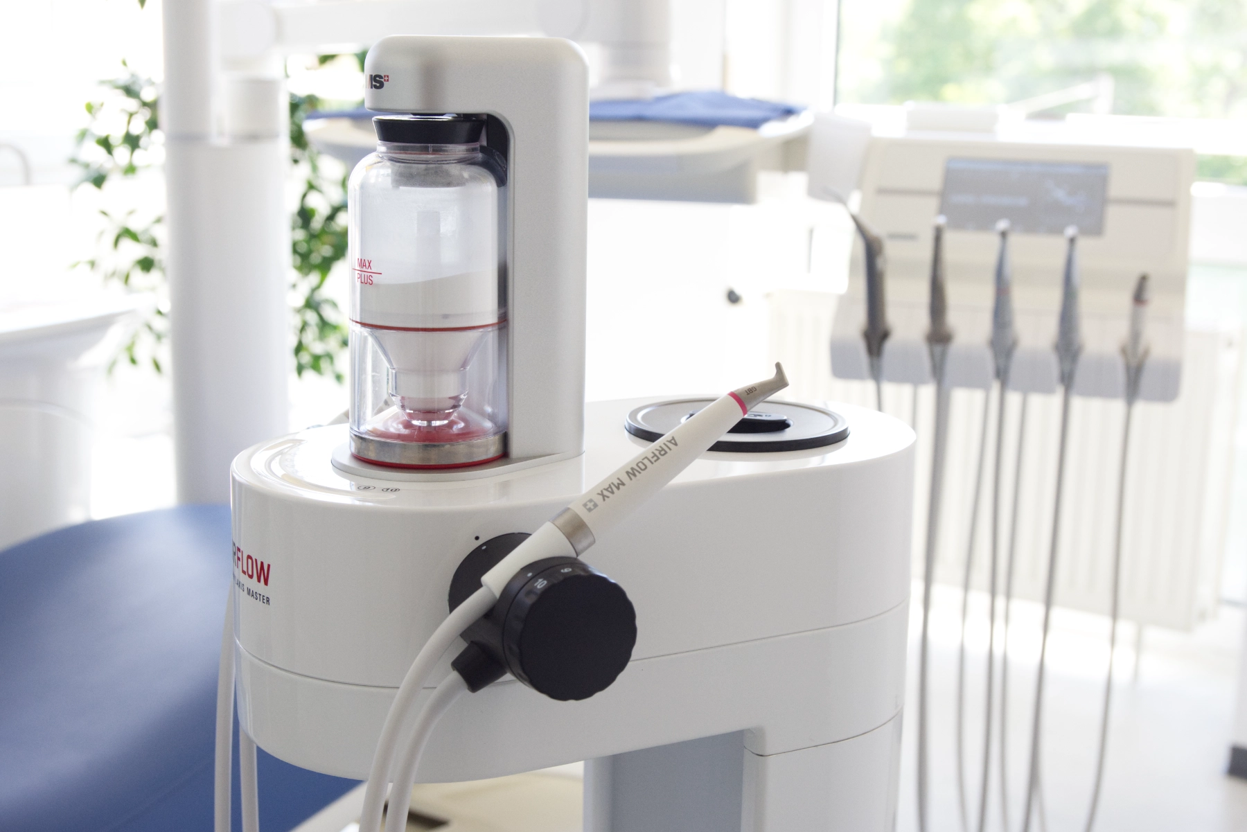 tanja-weber-zahnarztpraxis-professionelle-zahnreinigung-airflow-max